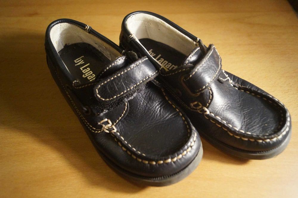 Sapatos de criança (26), em pele.