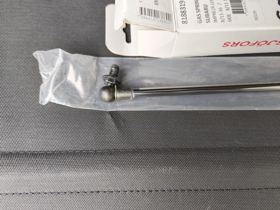 Газові упори багажника Subaru XV / Impreza  Lesjöfors)