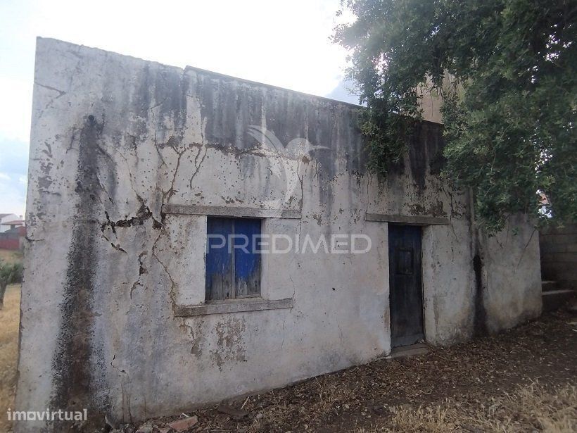 Terreno com Casa Antigo
