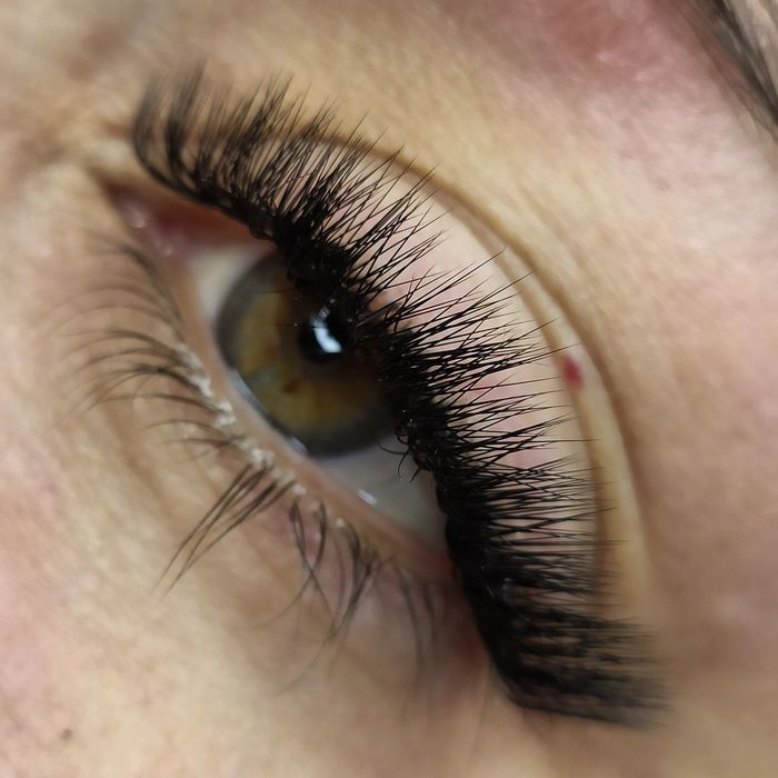 Наращивание ресниц/Нарощування вій