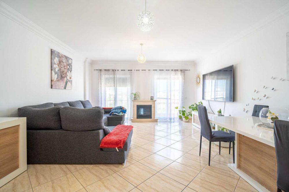 Apartamento T3 com suíte, amplo, pronto a habitar