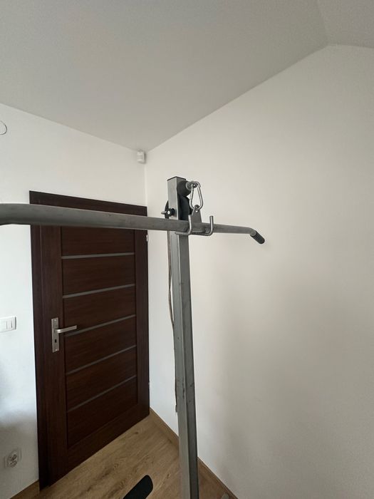 Ławka do wyciskania z wyciagiem
