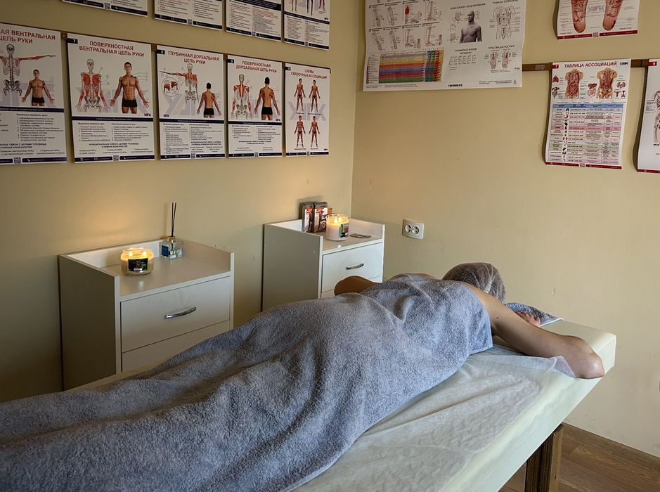 Масаж, кінезіотерапія.