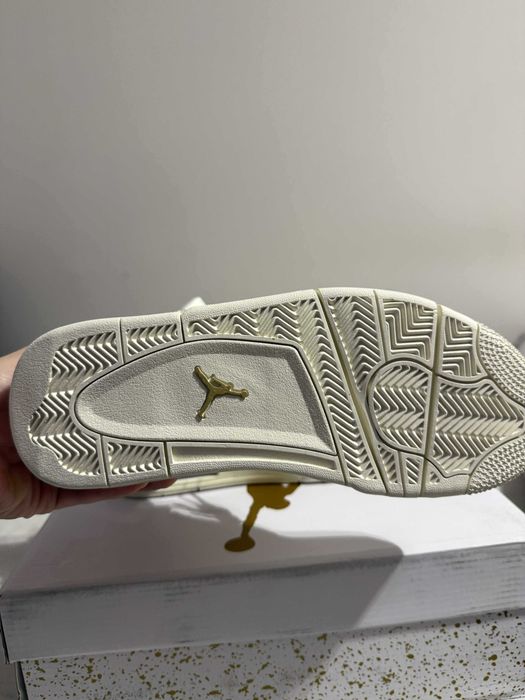 Air Jordan 4 Retro kremowe