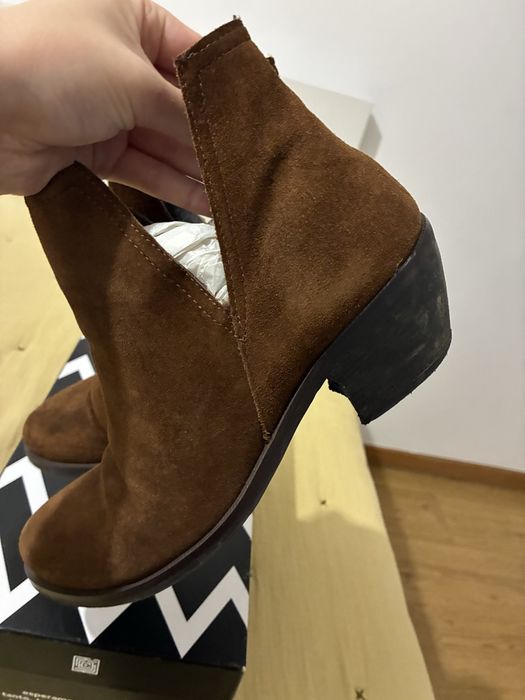 Botins de pele tacão baixo