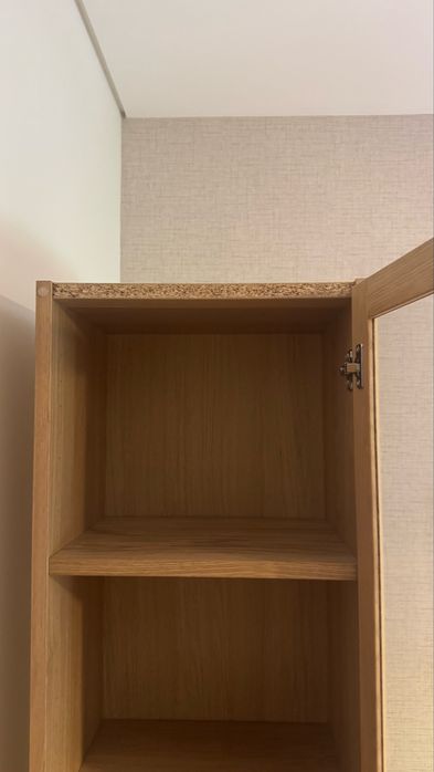 Estante IKEA BILLY com portas de vidro – Efeito Carvalho