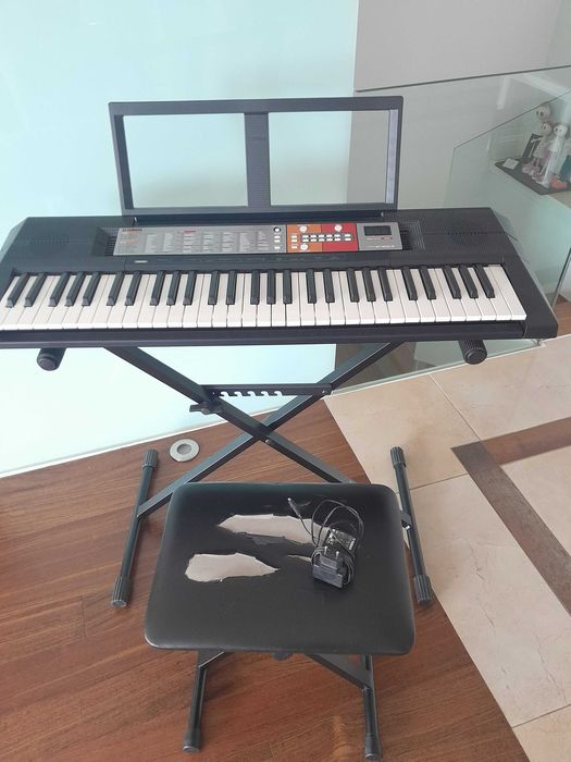 Piano Yamaha PSR-F50   +  Banco  +  Suporte