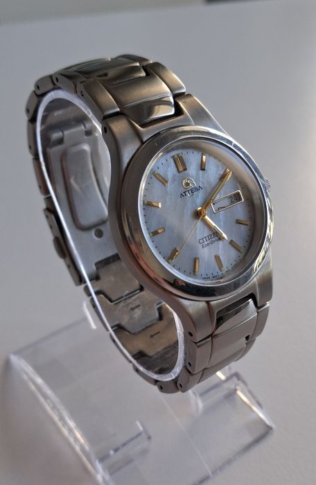 Citizen Attesa B800-k17918, tytan, tarcza z masy perłowej.
