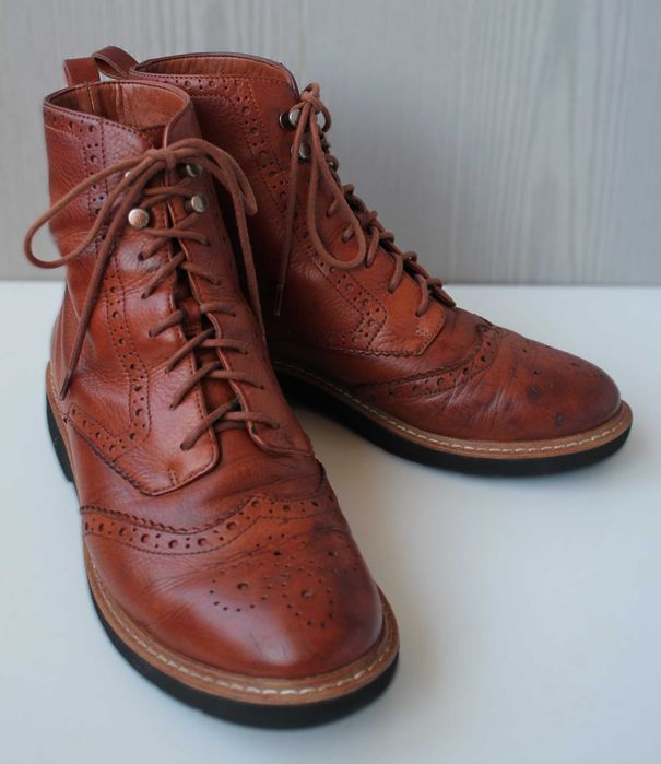 Демисезонные ботинки на шнуровке из натуральной кожи