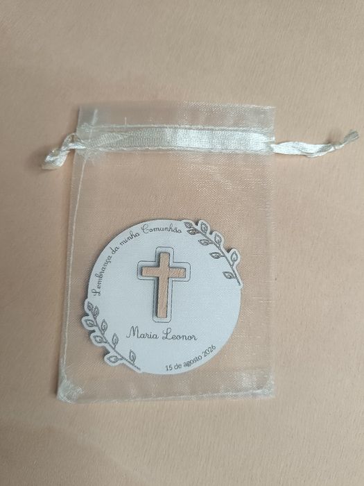 Lembranças comunhão 5,5cms mdf com bolsa