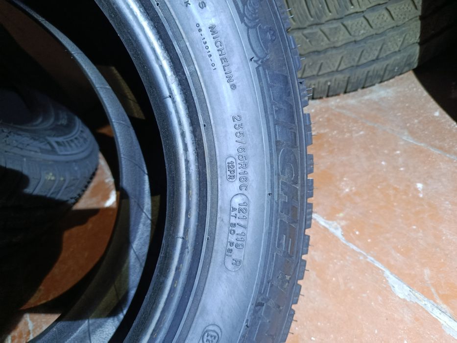 Гума нова, зимова.