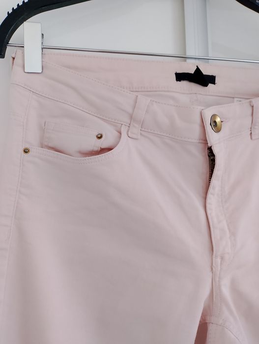 klasyczne spodnie materiałowe H&M w kolorze delikatnego pudrowego różu