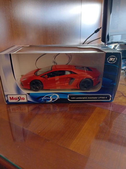 Lamborghini Aventador Maisto carro