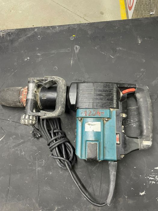 Młot Kujący MAKITA HM1202C Używany