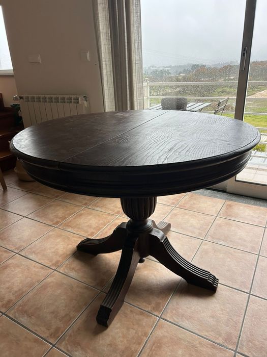 Mesa de madeira antiga