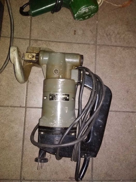 Uszkodzone kosiarka rębak do gałęzi grill wiertarka szlifierka udarowy