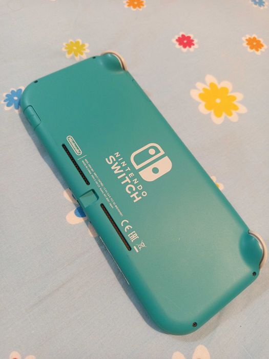 Nintendo Switch Lite + 3 Jogos