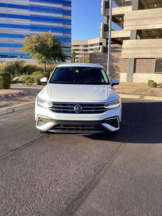 Volkswagen Tiguan      2022
