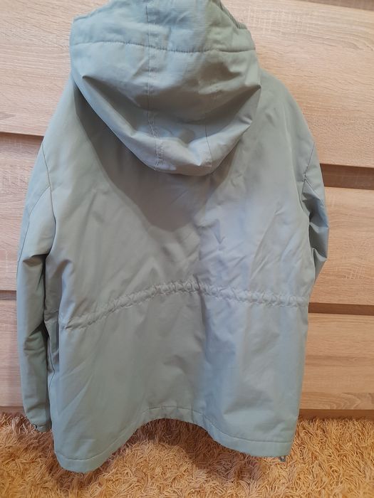 Куртка легенька на хлопчика 146 р.