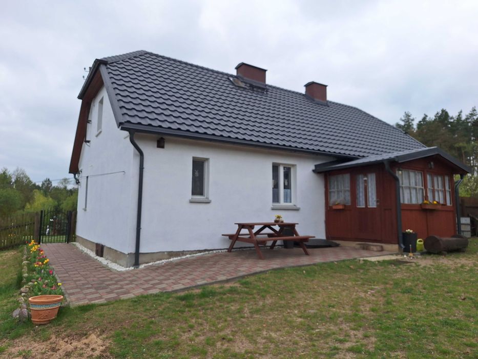 Sprzedam gospodarstwo rolne z domem, zabudowaniami i ziemią.