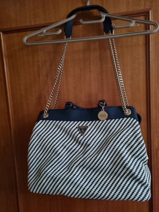 Bolsa e carteira da GUESS