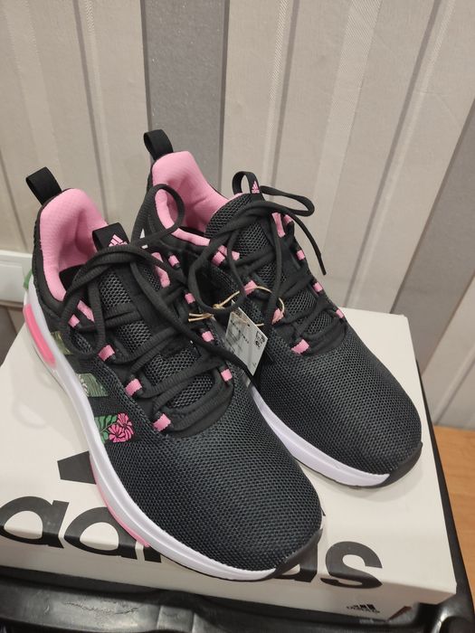 Кроссовки фирмы ADIDAS оригинальные новые 41 размера