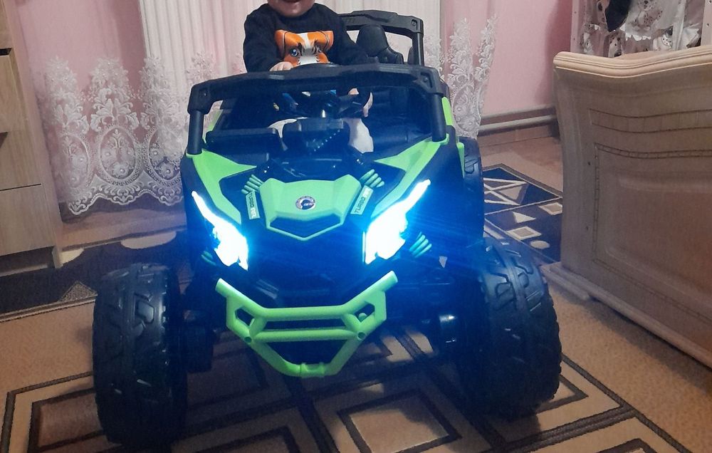 Автомобіль на акумуляторі BUGGY CAN AM MAVERICK TURBO RR 4 Двигуни