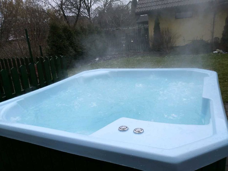 Jacuzzi całoroczne balia basen dysze hydromasaż air grzałka pokrywa