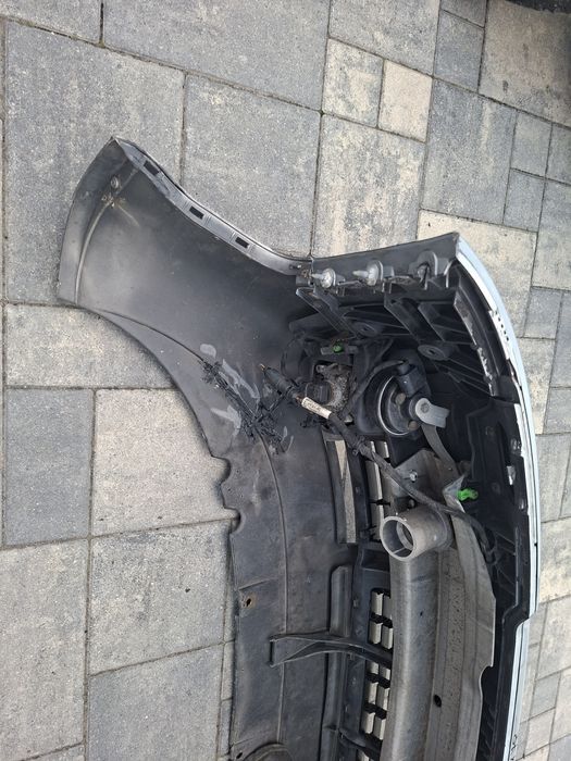 Audi a4 b6 zderzak przod przedni błękitny ly7r
