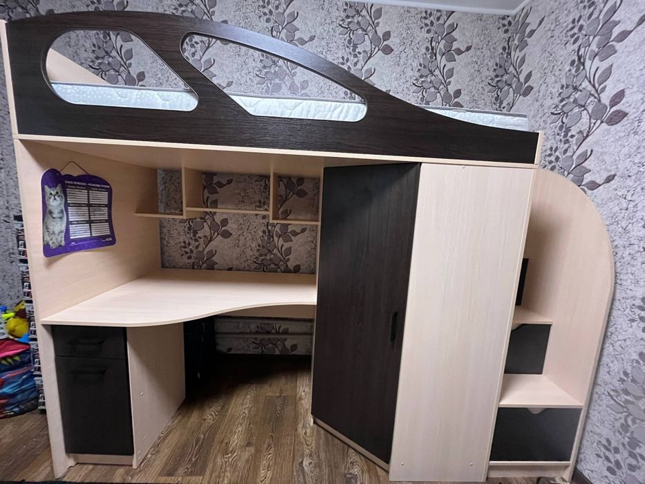 Сучасна двухярусна кровать чердак