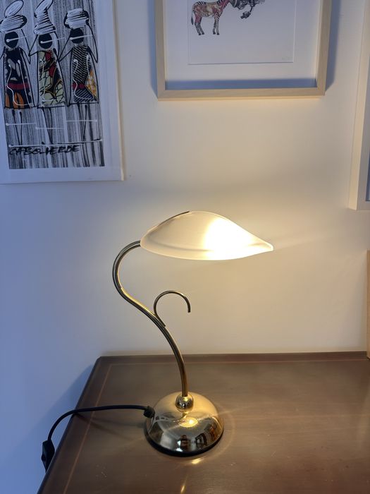 Candeeiro de mesa dourado e vidro temperado