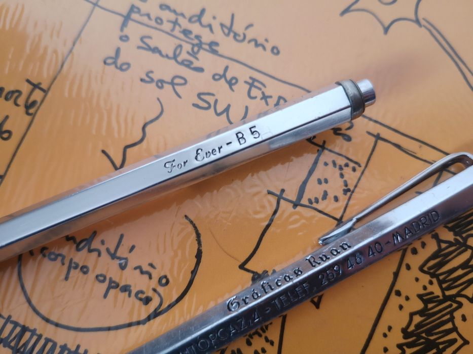 Lapiseira 2mm e caneta For Ever