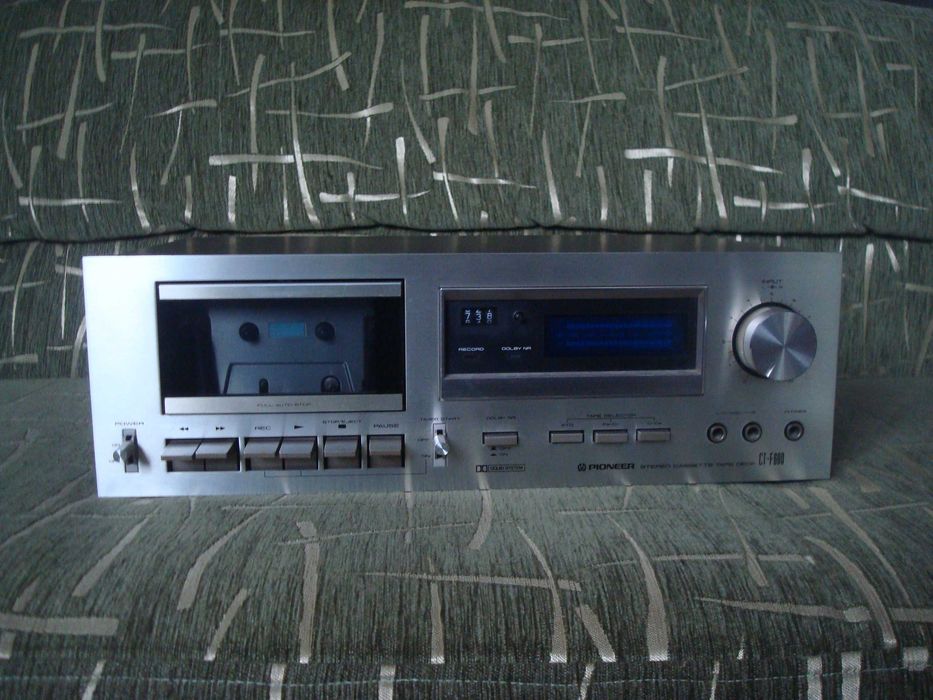 Продам кассетный магнитофон Luxman