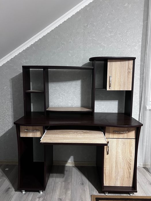 Письмовий стіл/компʼютерний