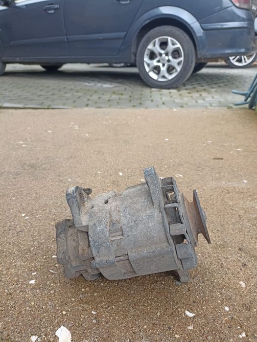 Alternador Toyota bj 40 c/ bomba de vácuo