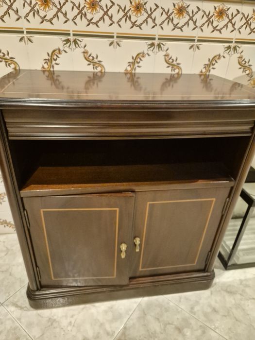 Móvel Clássico Aparador - Madeira Maciça