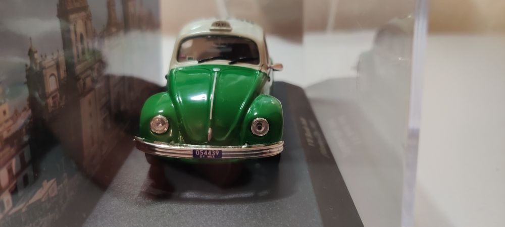 VW Garbus Beetle 1:43 Taxi. Witryna pęknięta