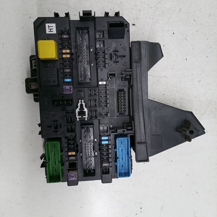 Caixa de Fusíveis - OPEL ASTRA H Combi (A04) | 04 - 14