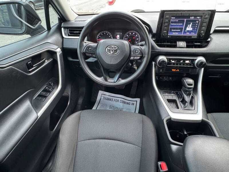 2022 Toyota RAV4 LE