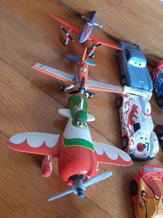 Diversas figuras coleção "Carros e Aviões"