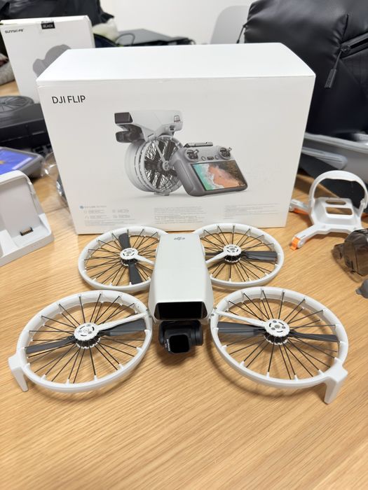 Drone DJI Flip Fly More Combo  com RC 2 + 12 acessórios “COMO NOVO”