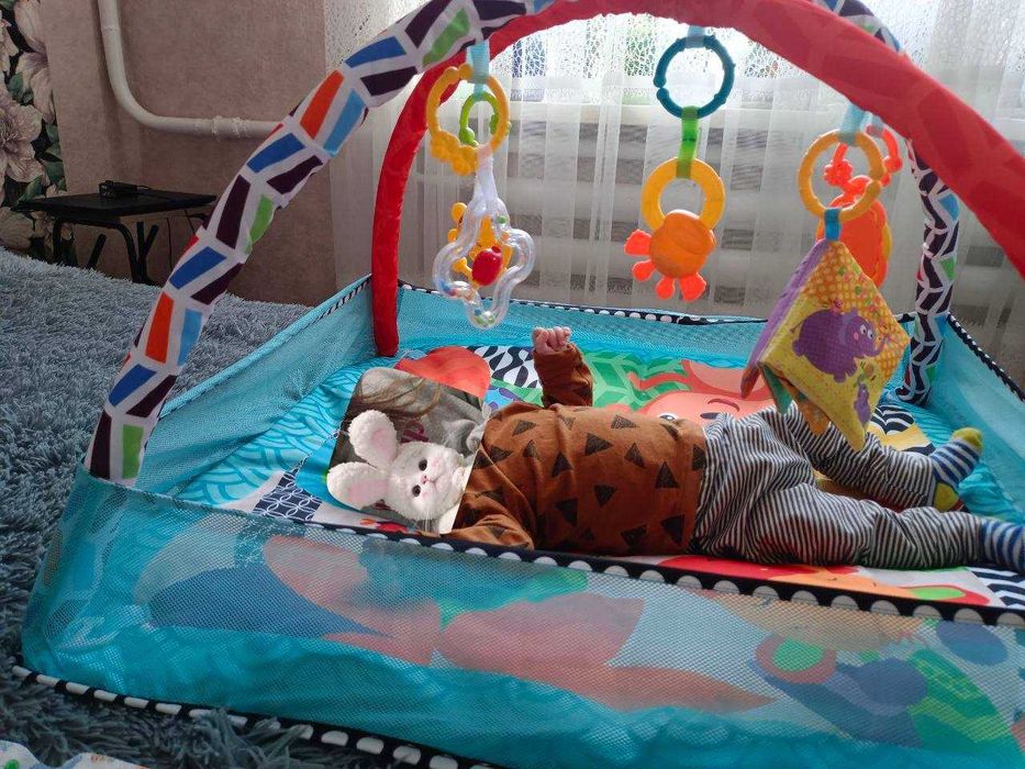 Дитячий килимок для немовляти з підвісками майже новий!