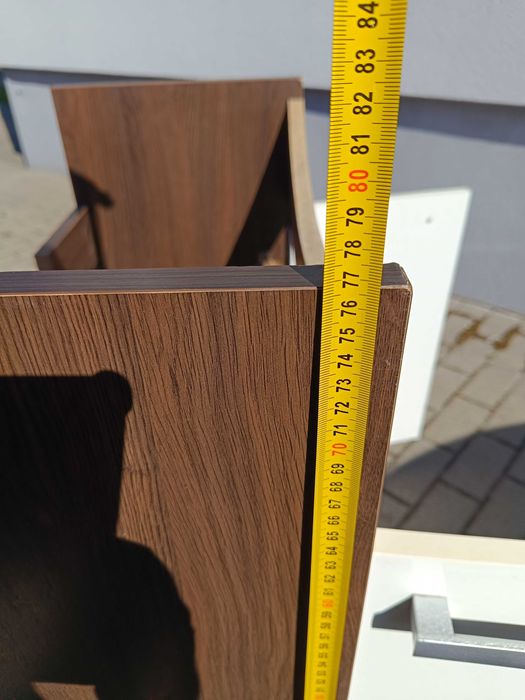 Szafka łazienkowa z umywalką i baterią