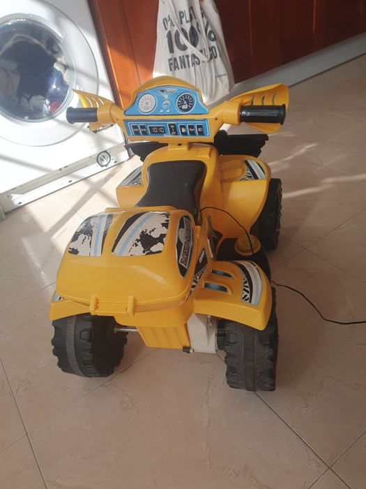 Mota elétrica e infantil