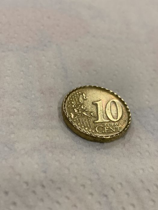 Moeda raríssima com  serrilhas em volta do bordo