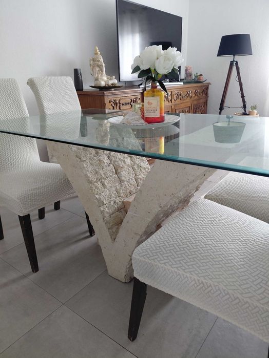 Mesa em pesra para Sala