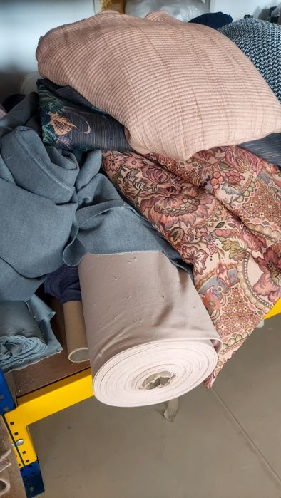 Stock de malhas e tecidos