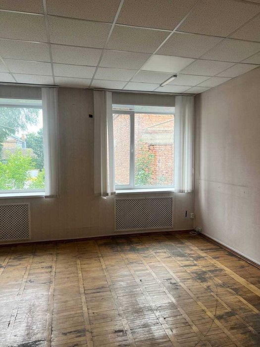 Оренда офісних кабінетів 15- 50 м² у спокійній локації