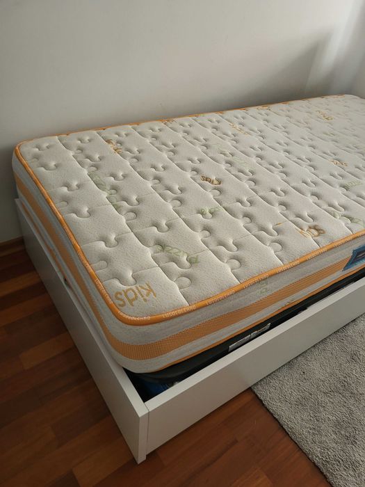 Cama + colchão de criança com arrumação marca Lourini