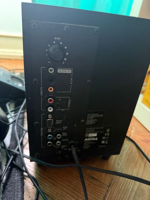 Sistema de som 8D logitech